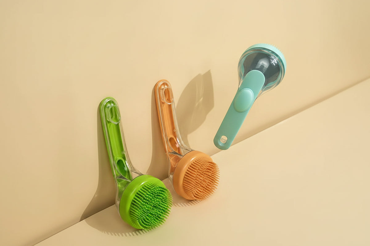 VelvetyPaws™ AquaShower Pro – Pommeau de Douche Brosse & Distributeur de Shampoing